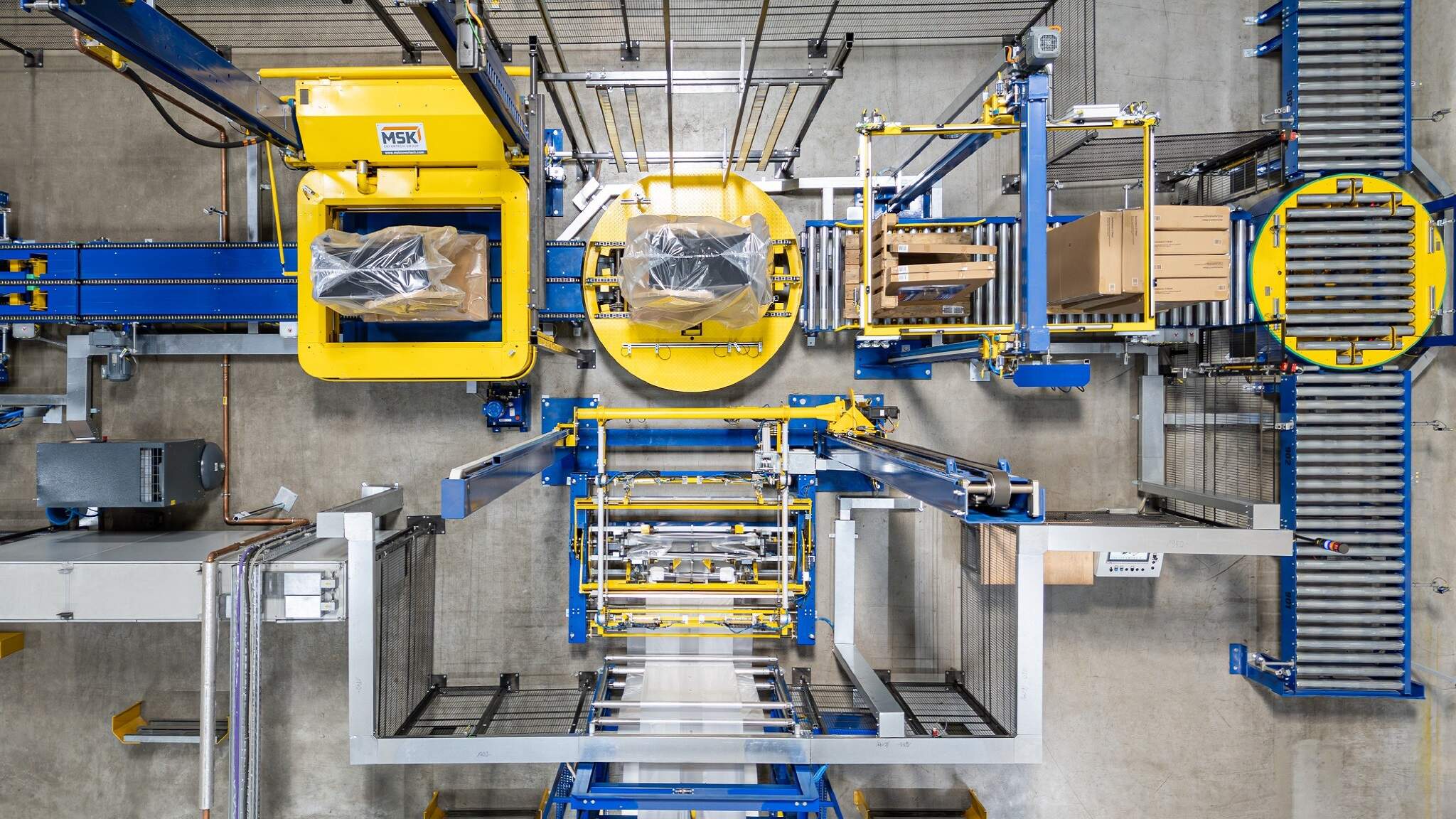 Tam otomatik başlıklı shrink sistemi.