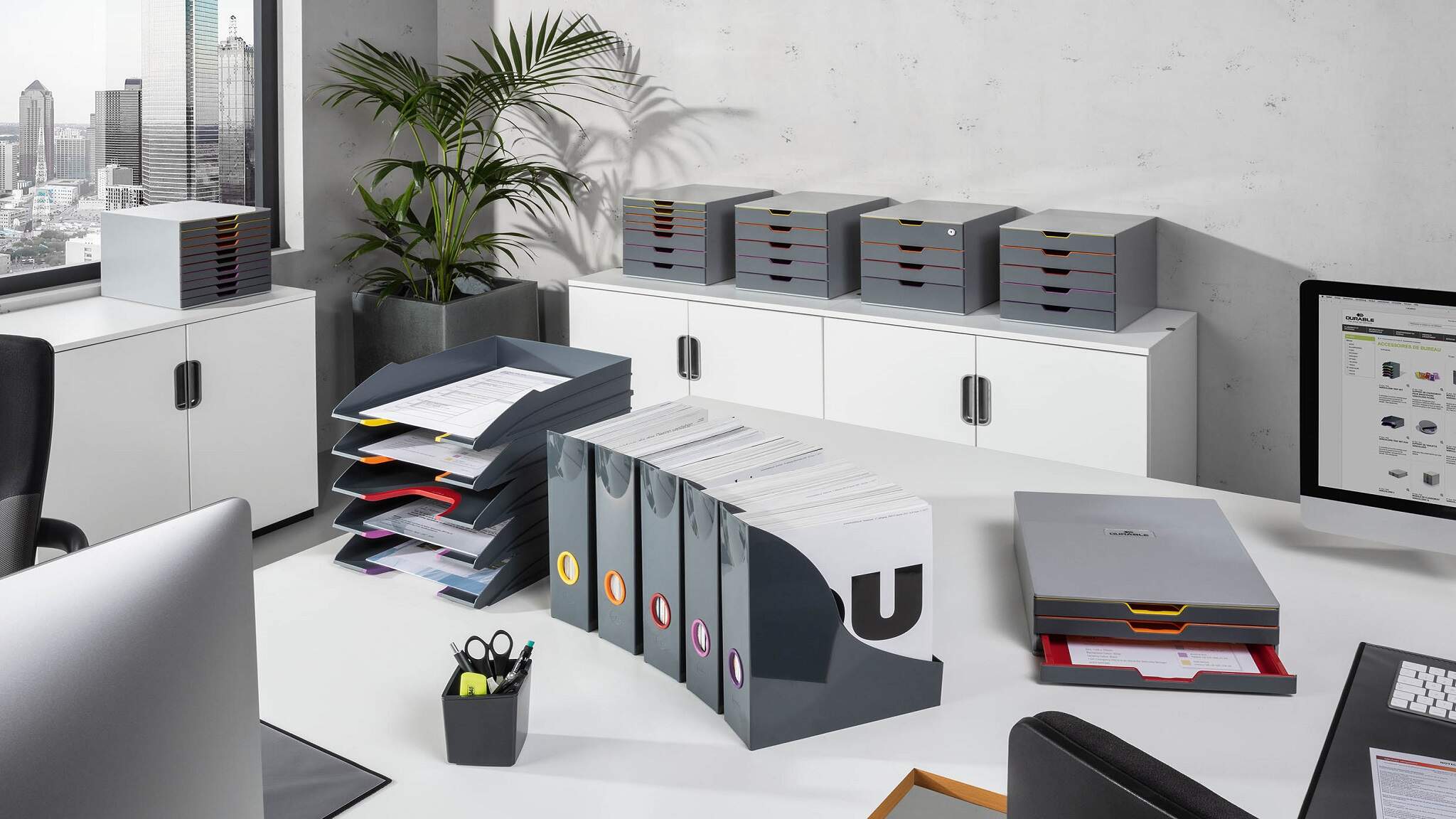 Durable, ofis ve çalışma alanları için malzeme tedarikinde uzman.