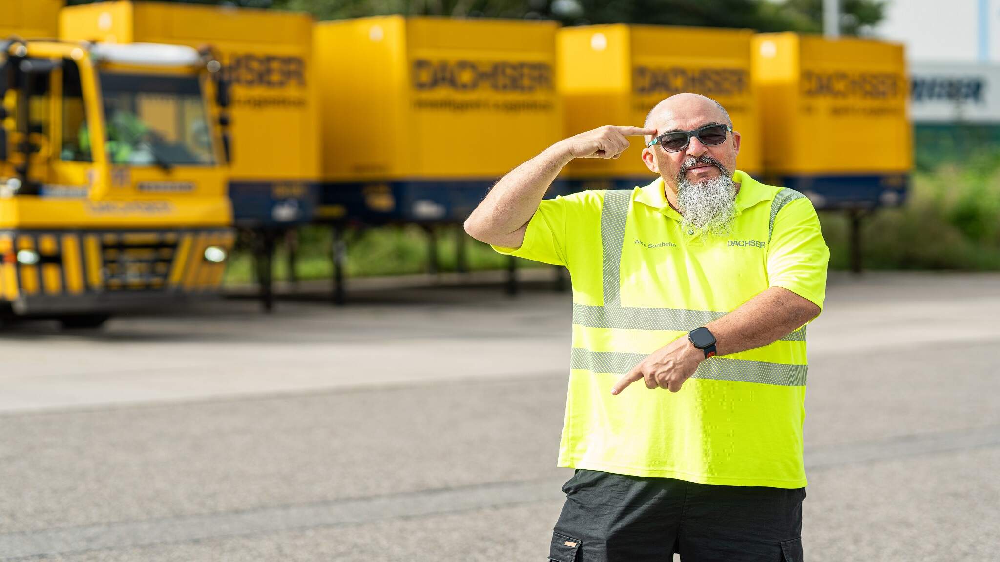 Alexander kamyonlara, &ouml;zellikle elektrikli kamyonlara b&uuml;y&uuml;k ilgi duyuyor. Bilgilerini meslektaşlarıyla paylaşmayı &ccedil;ok seviyor.