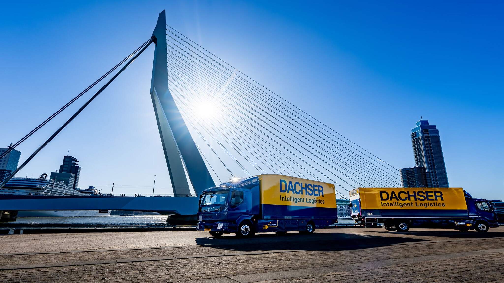 Elektrikli ara&ccedil;ların tasarruf potansiyeli, onları &ccedil;alıştıran elektrik karışımına bağlıdır. Yeşil elektrik kullanıldığında, bu durumda tasarruf 1.544,75 metrik ton CO2 e (kuyudan tekerleğe) olarak hesaplanmaktadır. Almanya'nın yerli elektrik karışımı kullanılarak hesaplandığında, bu rakam 986,06 metrik ton CO2 e'dir.
 