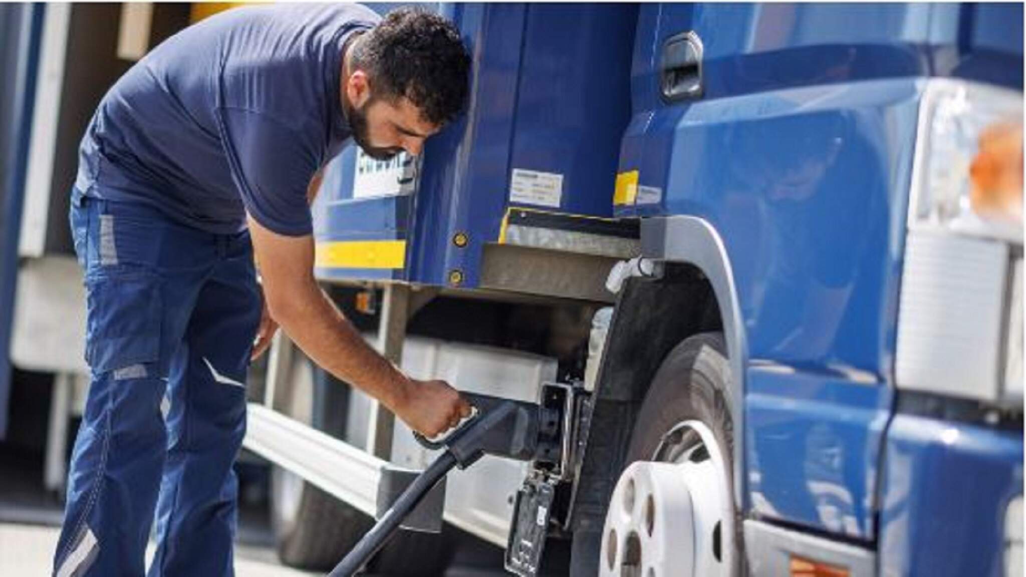 DACHSER, Freiburg, Hamburg ve Karlsruhe yakınlarındaki Malsch'de bulunan e-mobilite tesislerinde araştırma ve geliştirme çalışmalarına devam ediyor.